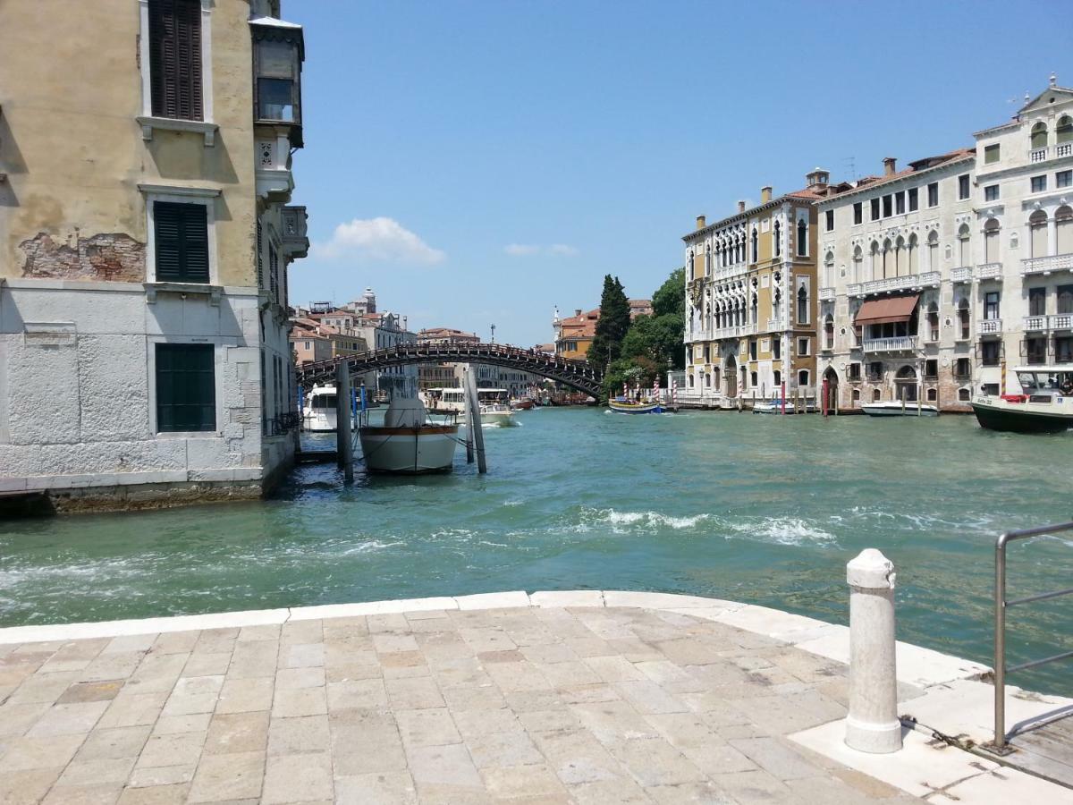 Appartamento Accademia San Vio Venice Luaran gambar